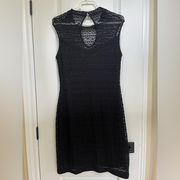 Guess dress-Lace with attached lining from the bust down-size 14 US - Picture 6 of 10